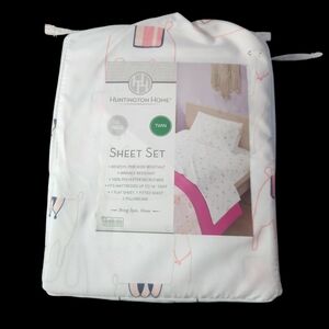 Twin, 3 Piece Sheet Set, Llama pattern, Huntington Home, New